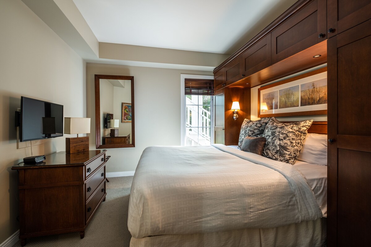 Egyptian cotton sheets, premium bedding, down comforters, pillowtop beds
