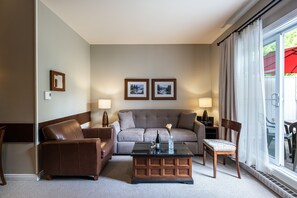 36-英寸纯平电视（配备有线频道）、电视、壁炉