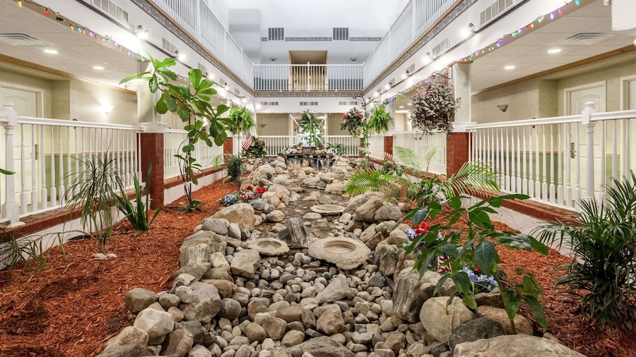 Days Inn by Wyndham Pentwater