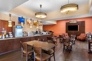 Free daily full breakfast  - Comfort Suites Clovis - Fresno (Clovis)