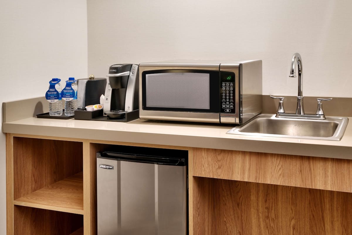 suite, accessible | private kitchen | fridge, microwave, coffee/tea maker