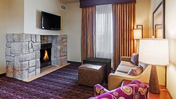 Suite, 1 King Bed, Accessible, Bathtub (Mobility & Hearing) | In-room safe, desk, iron/ironing board, free rollaway beds