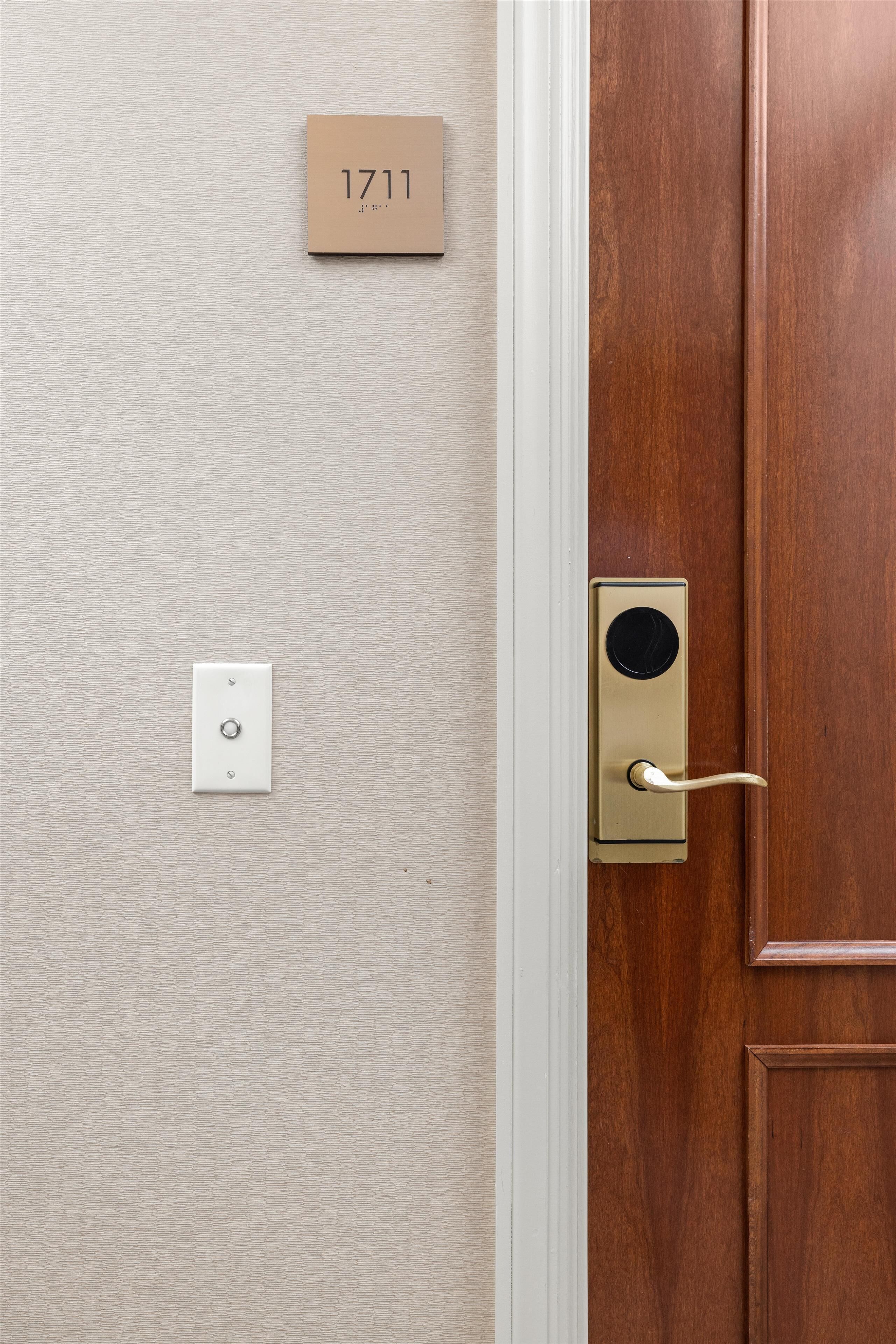 Premium bedding, pillow-top beds, minibar, in-room safe