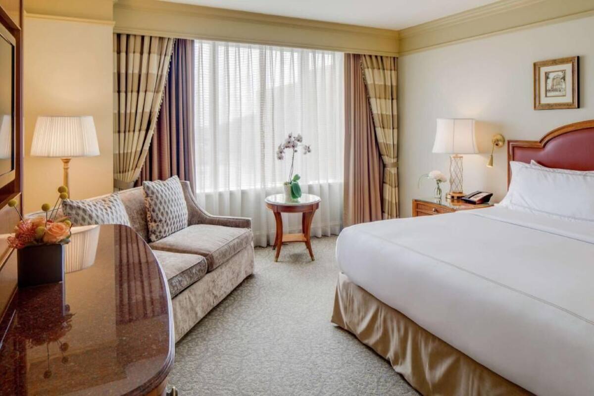 Premium bedding, pillow-top beds, minibar, in-room safe