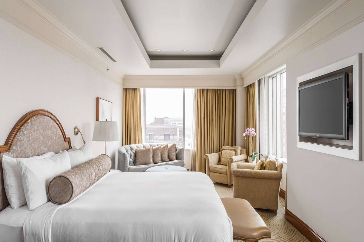 Premium bedding, pillow-top beds, minibar, in-room safe