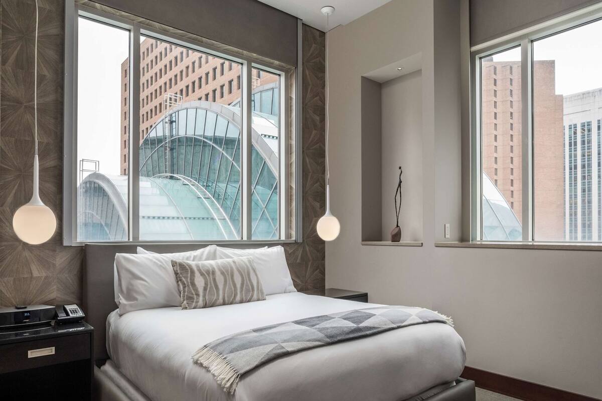 Premium bedding, pillow-top beds, minibar, in-room safe