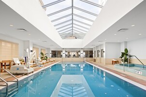 Indoor pool, sun loungers