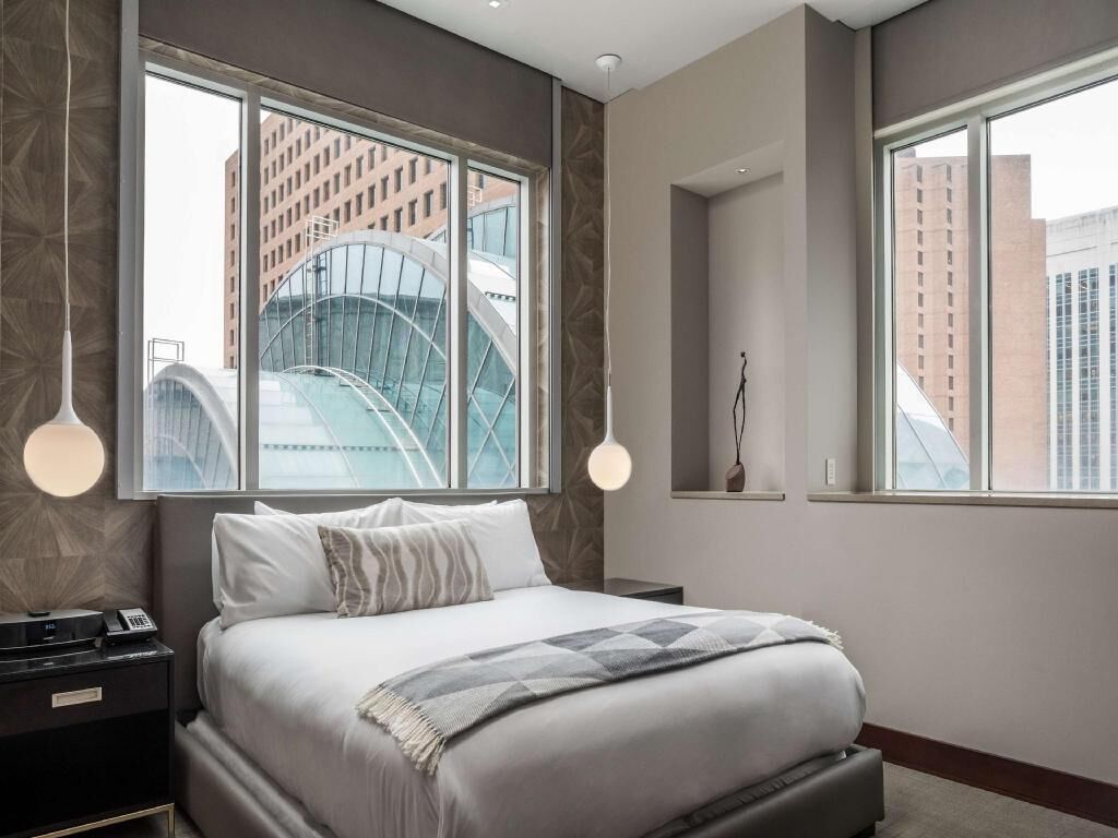 Premium bedding, pillow-top beds, minibar, in-room safe