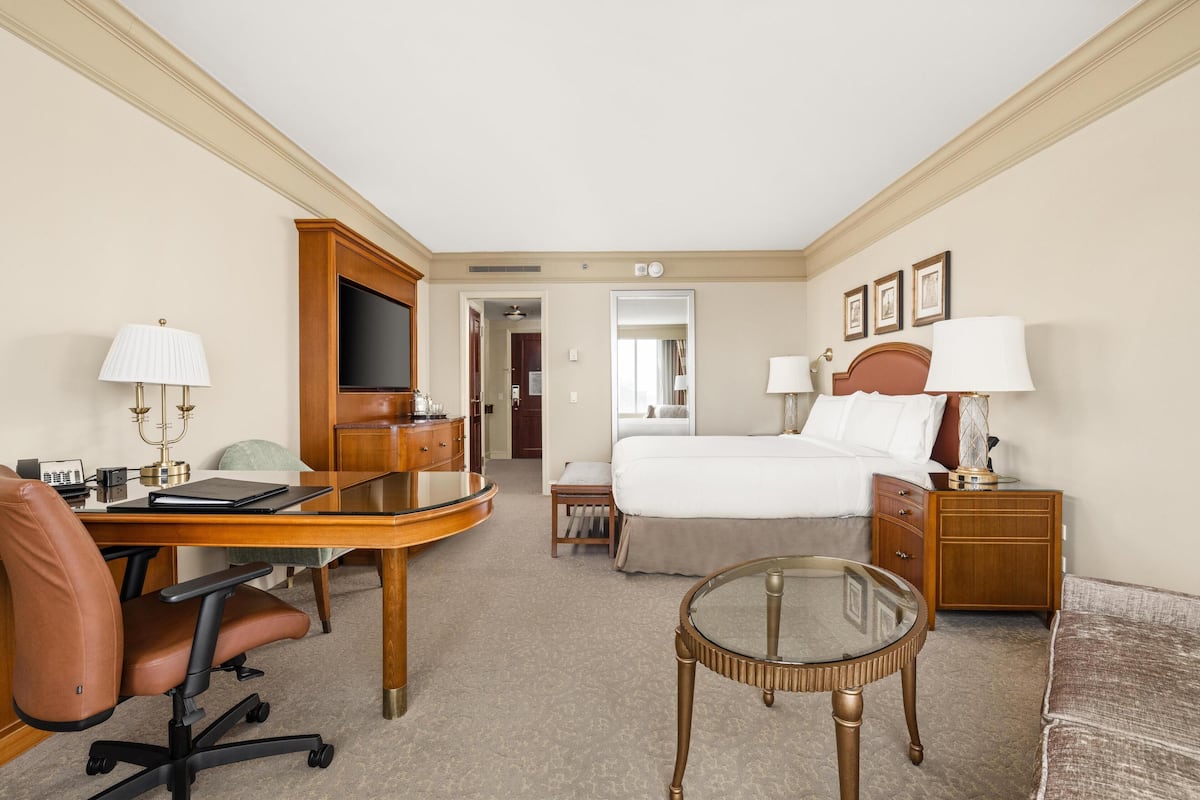 Premium bedding, pillowtop beds, minibar, in-room safe