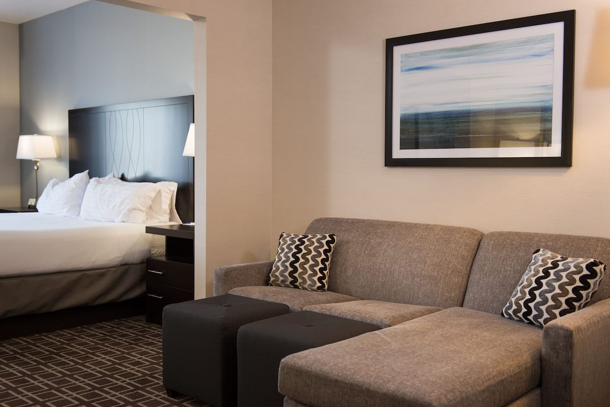 1 bedroom, premium bedding, down comforters, in-room safe