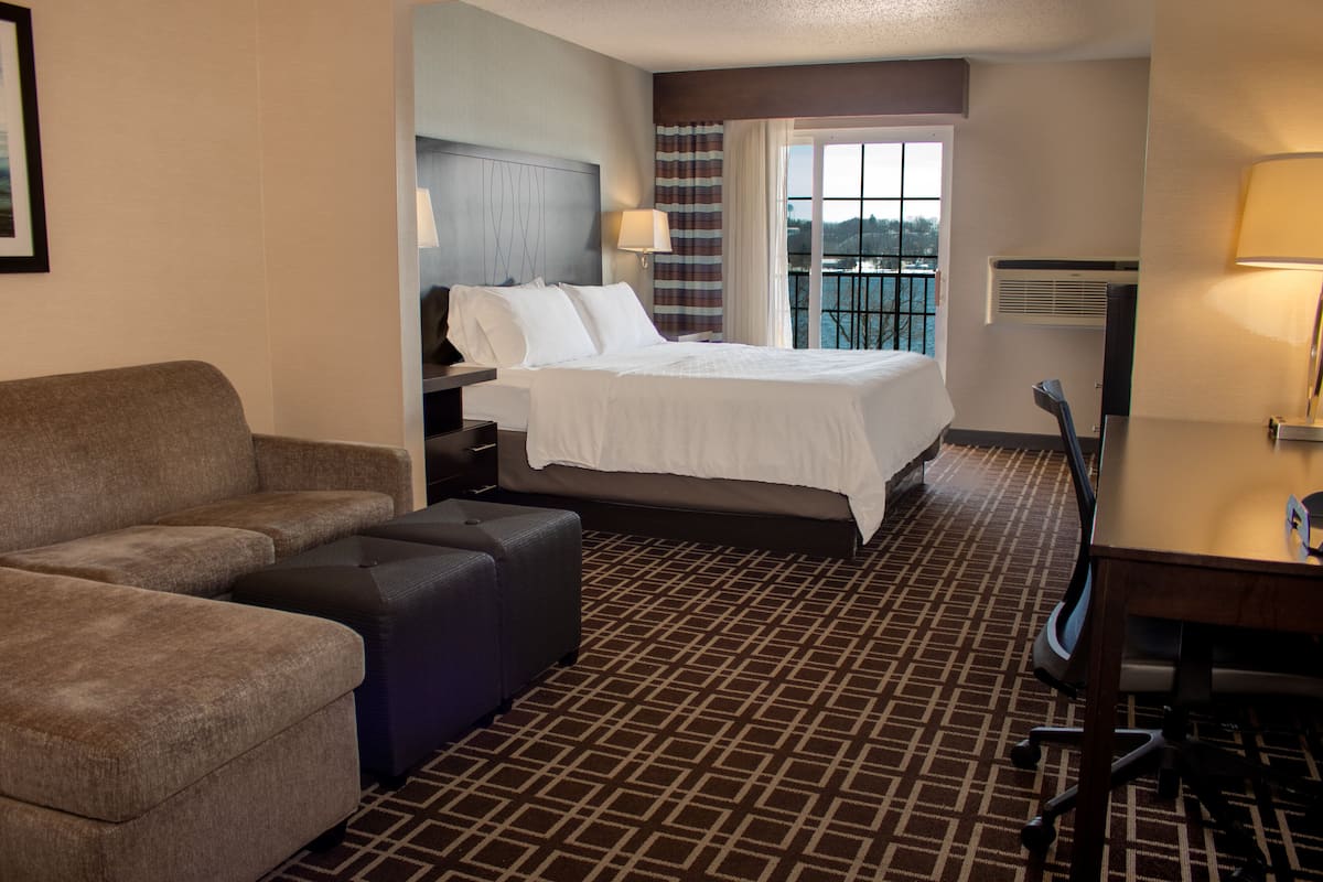 Standard Room, 1 King Bed, Balcony (Feature) | 1 bedroom, premium bedding, down comforters, in-room safe