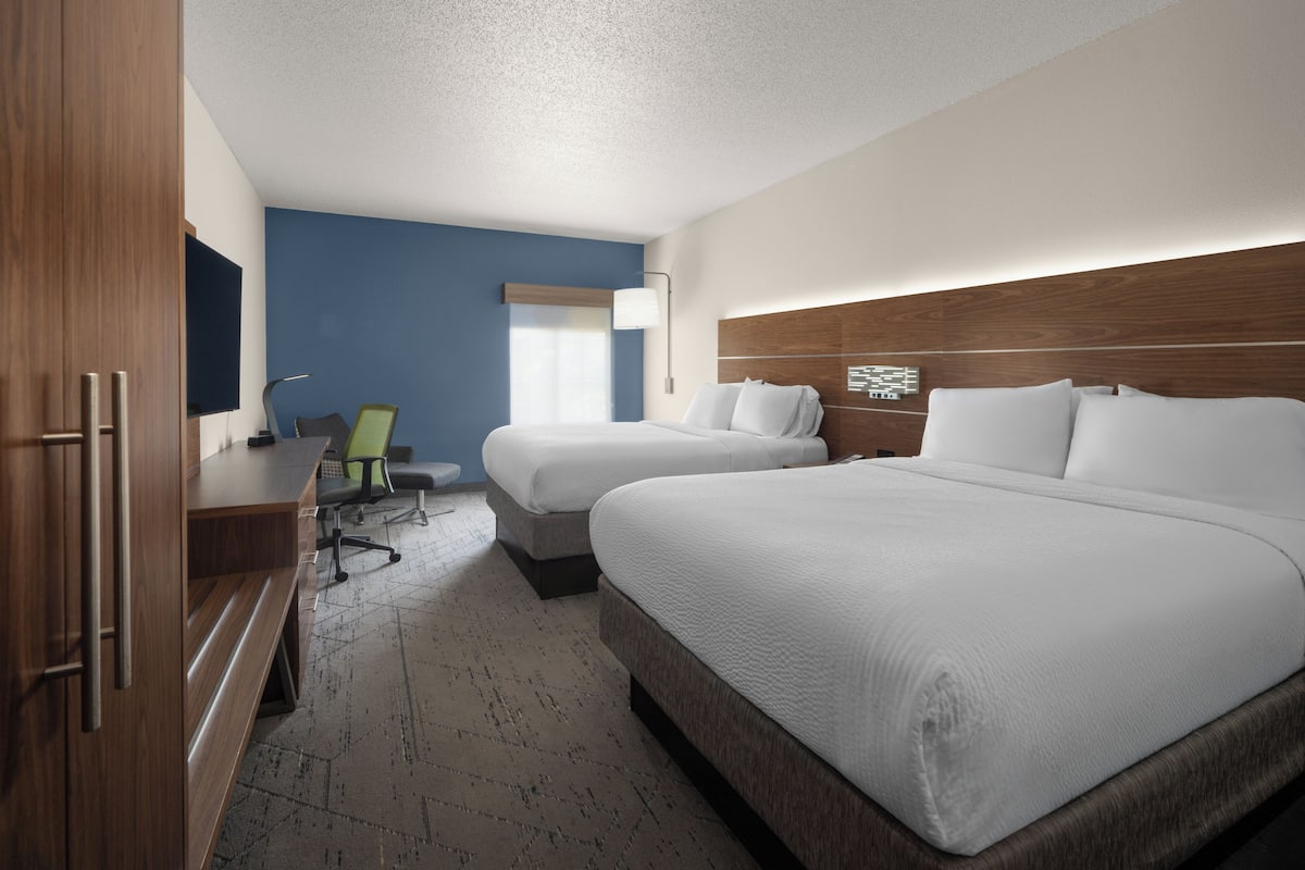 Standard Room, Multiple Beds | In-room safe, desk, laptop workspace, blackout drapes