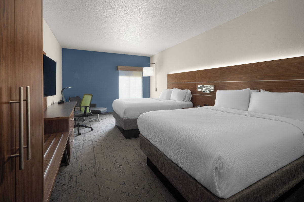 In-room safe, desk, laptop workspace, blackout drapes