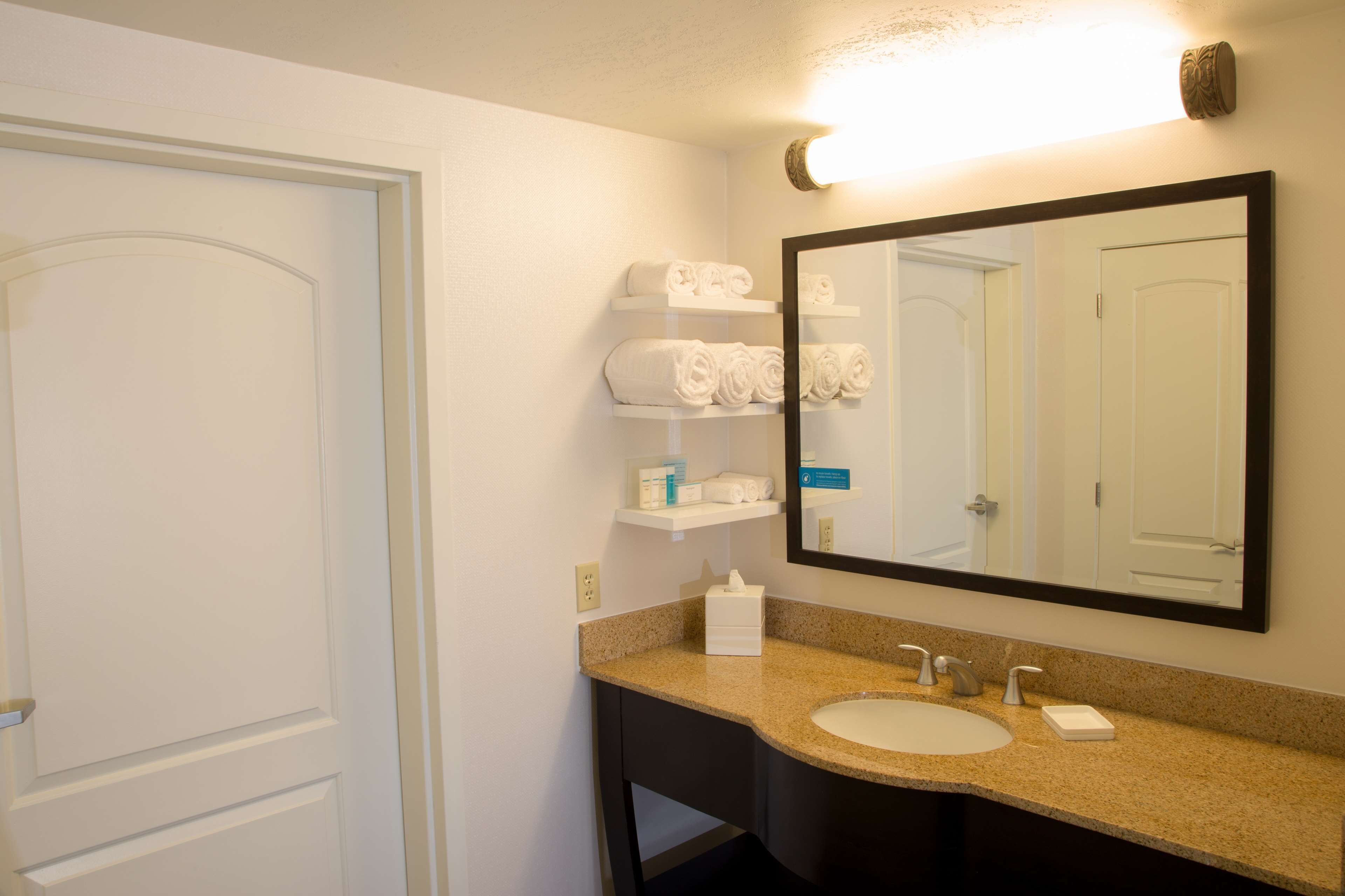 suite, 1 king bed, non smoking, kitchen | bathroom | free toiletries, hair dryer, towels