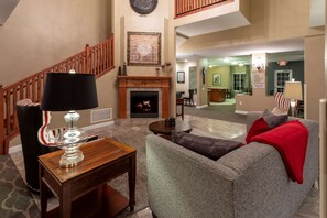 Lobby - GrandStay Hotel & Suites (Ames)