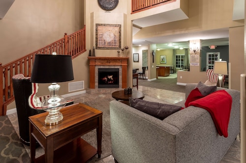 GrandStay Hotel & Suites