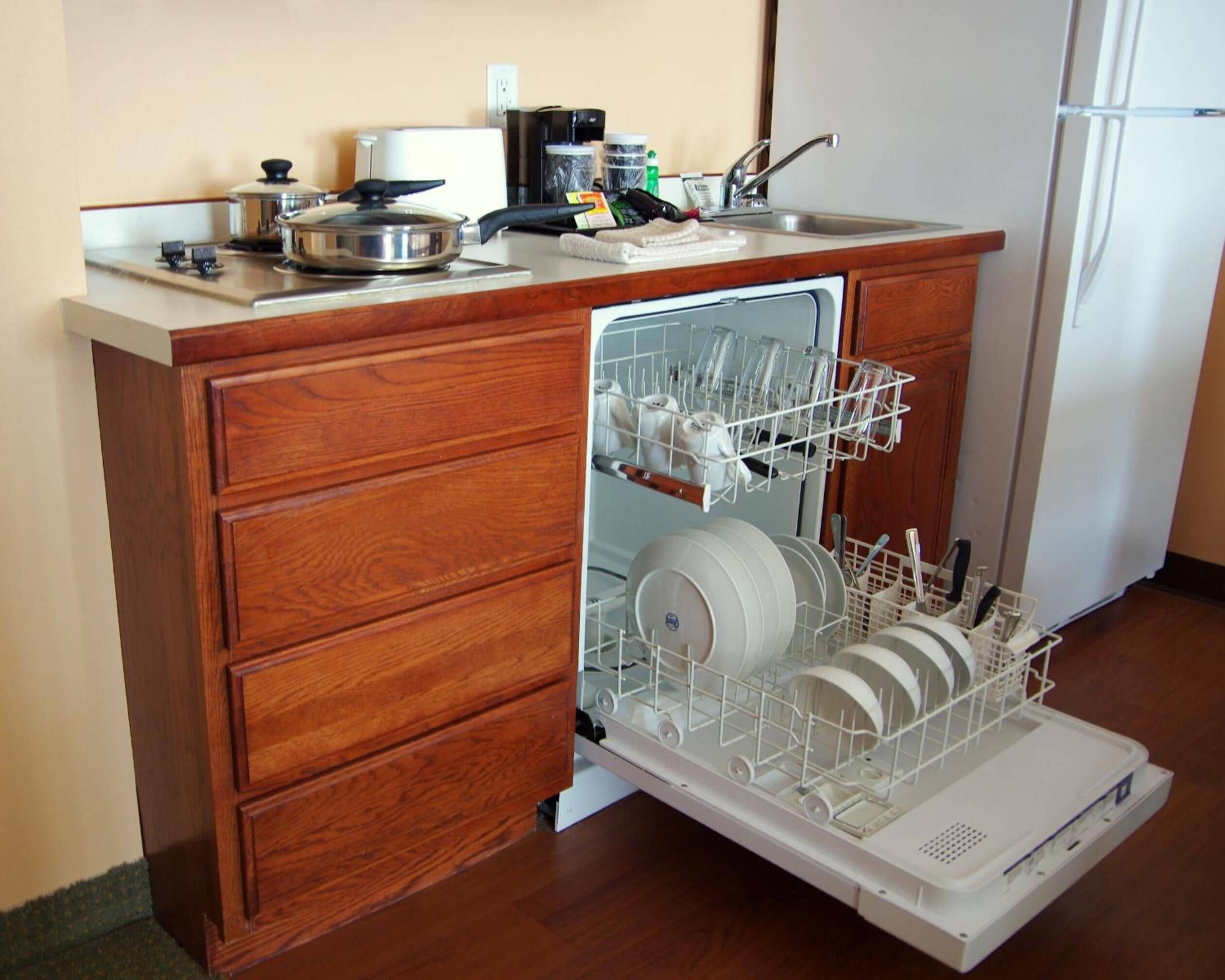 fridge, microwave, stovetop, dishwasher