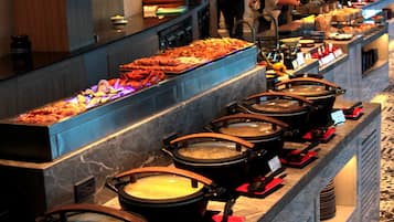 Desayuno buffet (PHP 1500 por persona)