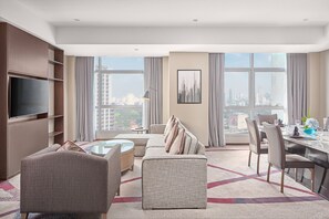 Suite (Crowne) | Ropa de cama de alta calidad, camas con pillow-top y minibar 