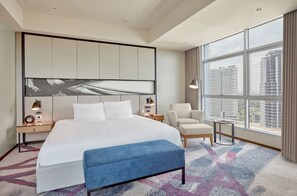 Luxe beddengoed, pillowtop-bedden, een minibar, een kluis op de kamer