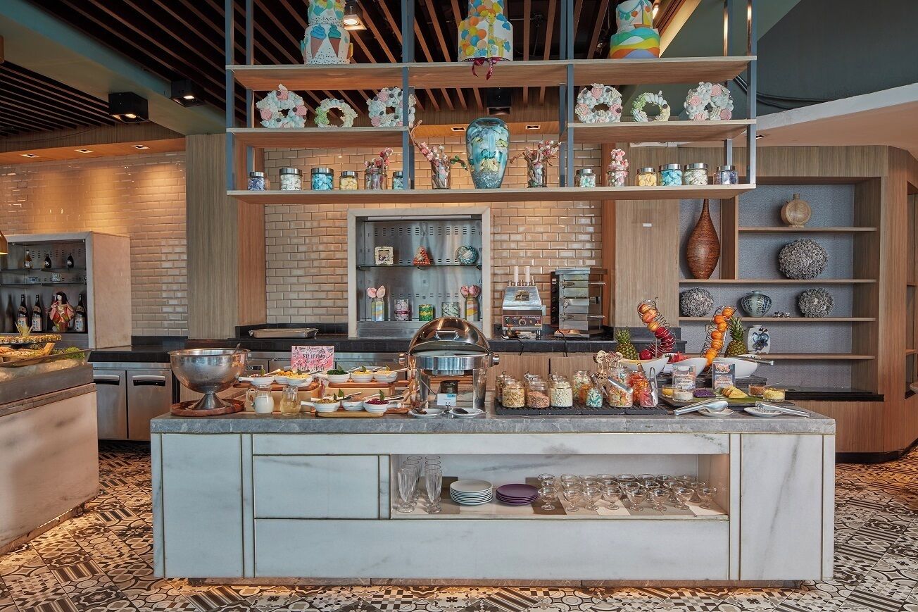 2 restaurants, breakfast, lunch, dinner served; international cuisine