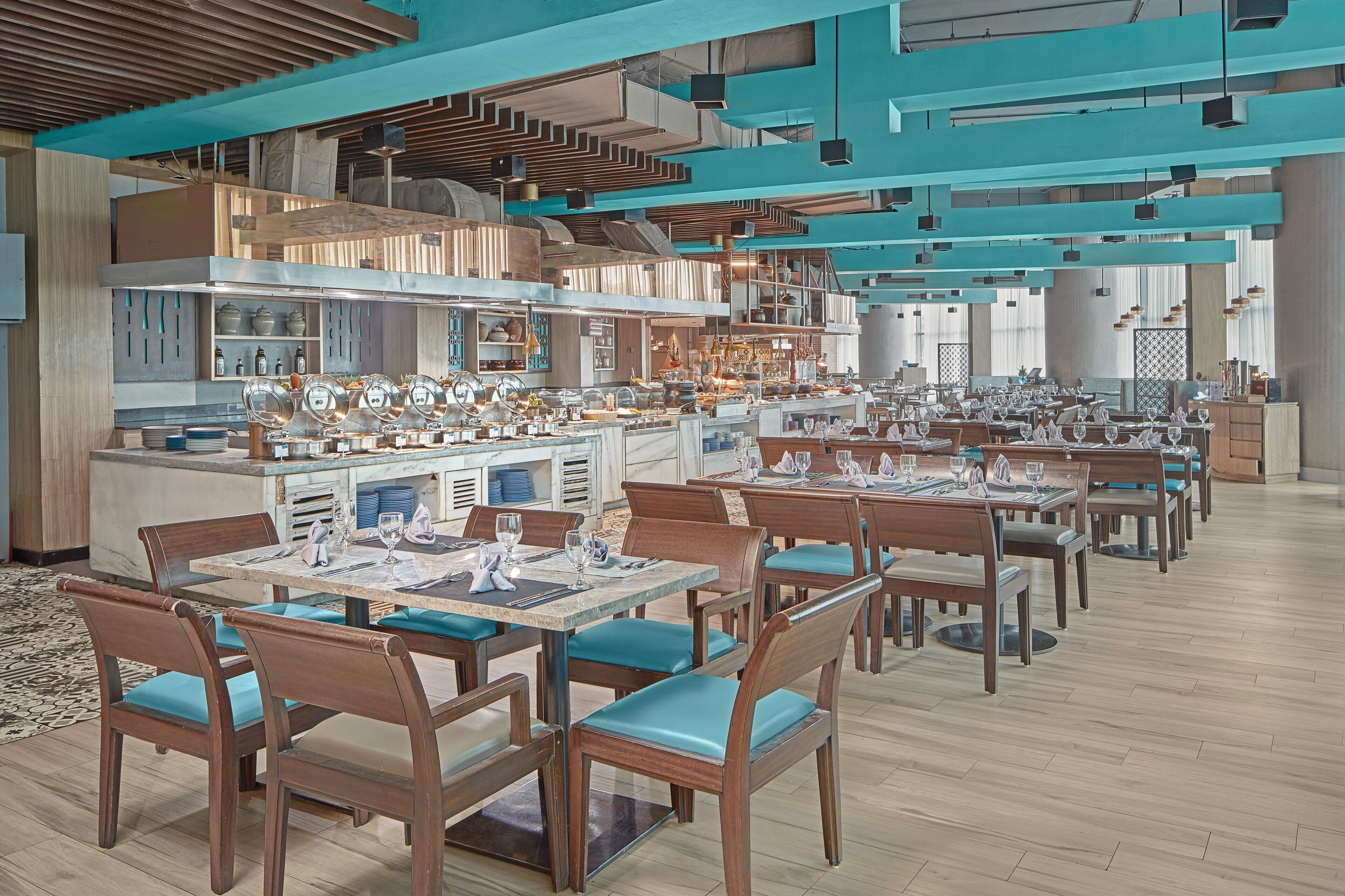 2 restaurants; breakfast, lunch, and dinner served