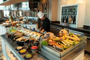 2 restaurants, breakfast, lunch, dinner served; international cuisine