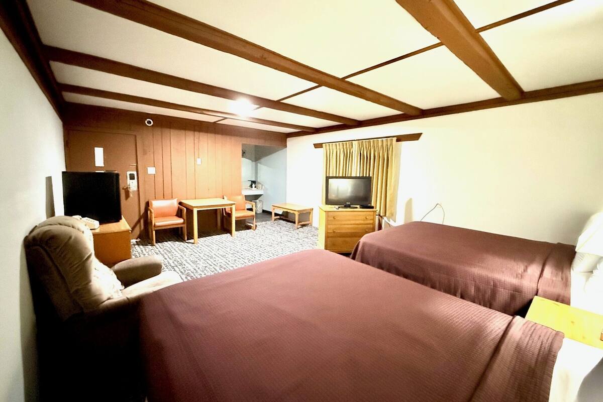 WiFi (free), bed sheets