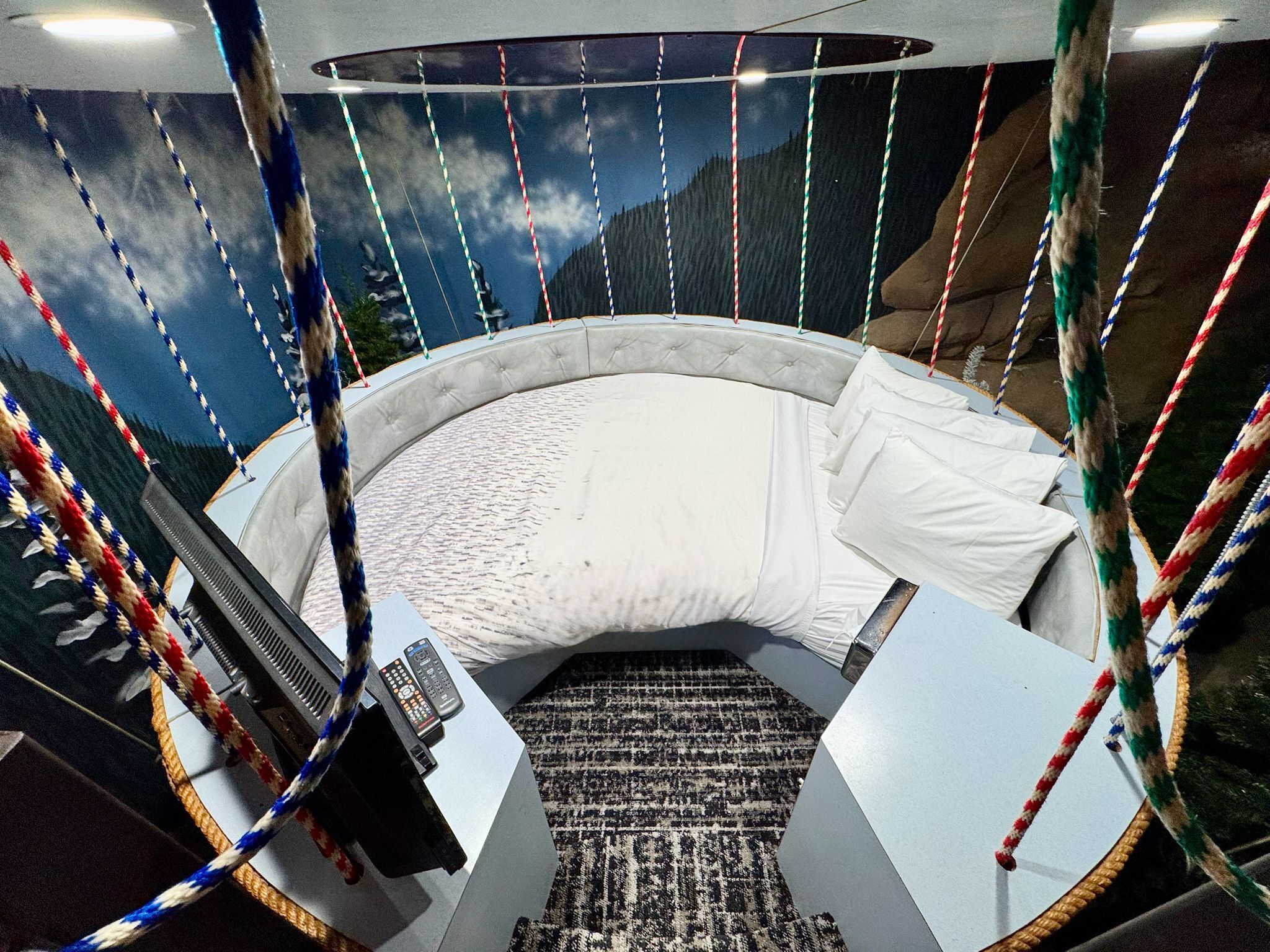 Suíte luxo, 1 cama Queen | Wi-Fi de cortesia, roupa de cama