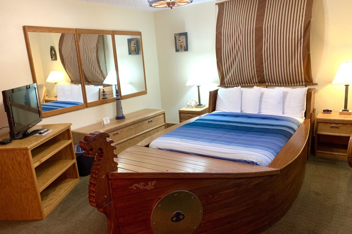 Float Room, 1 Queen Bed (Downstairs) | WiFi (free), bed sheets