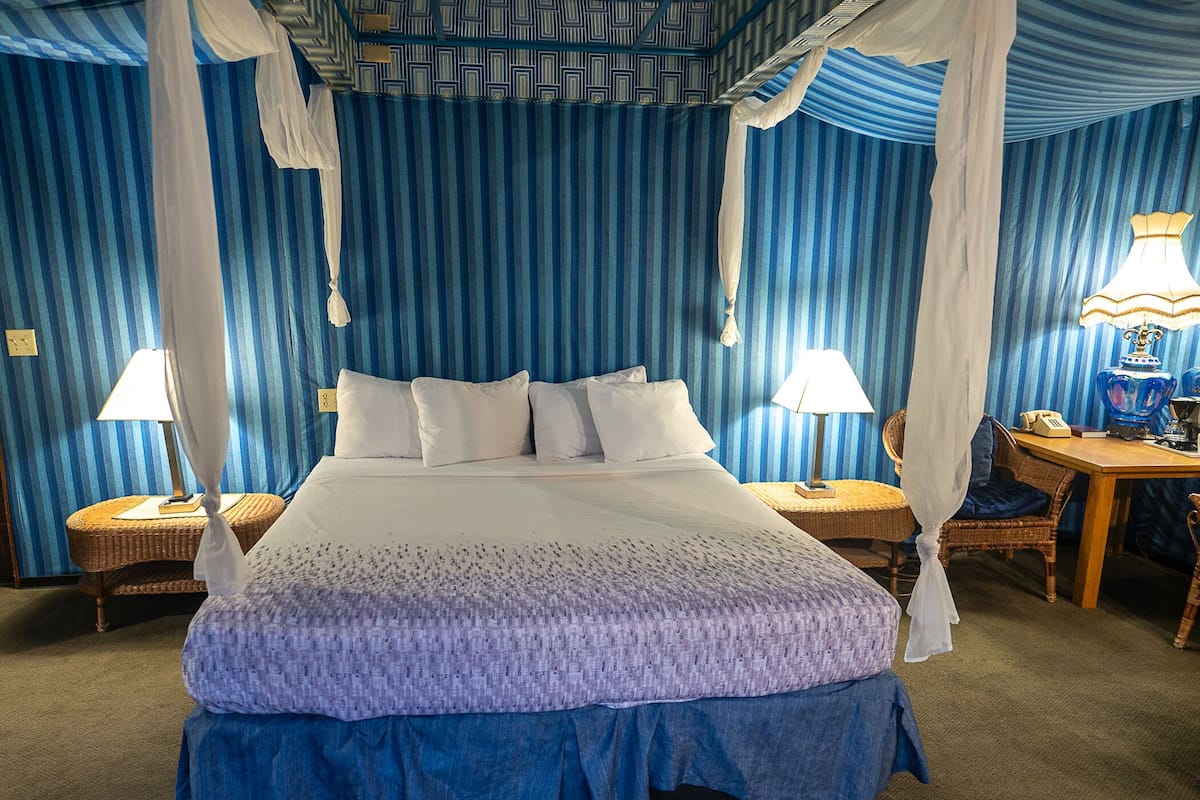 Arabian Night, 1 King Bed (Downstairs) | WiFi (free), bed sheets