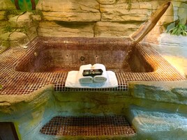 Suíte luxo, 1 cama King | Wi-Fi de cortesia, roupa de cama