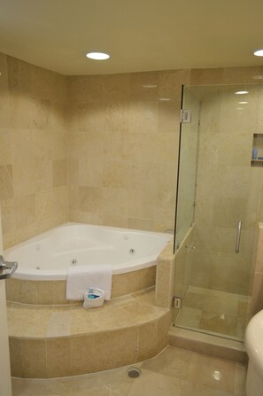 Jetted tub - Best Western Plus Nuevo Laredo Inn & Suites (Nuevo Laredo)