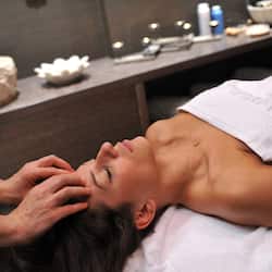 Body treatments, facials, 1 treatment room, massages