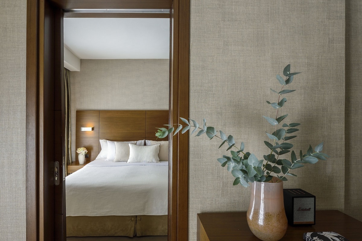 Family Suite | Hypo-allergenic bedding, minibar, in-room safe, desk
