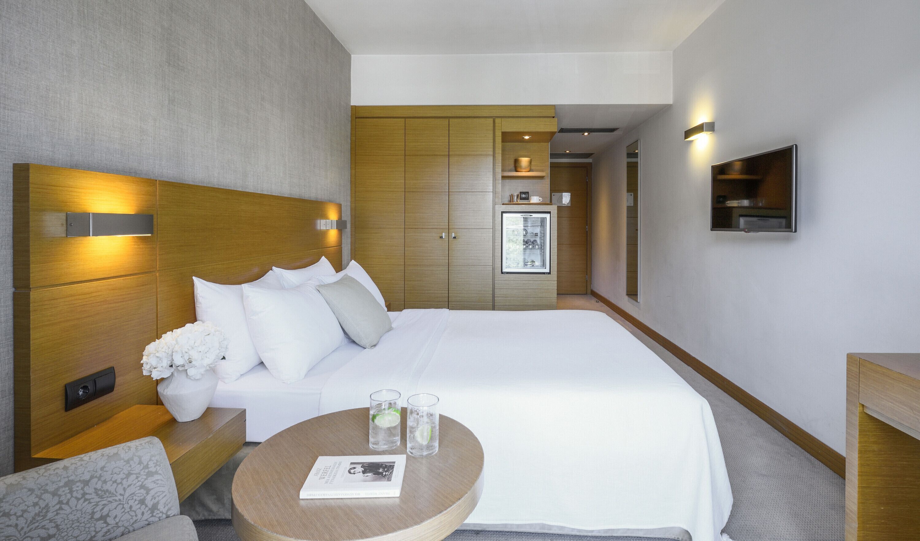 Ropa de cama hipoalergénica y minibar 