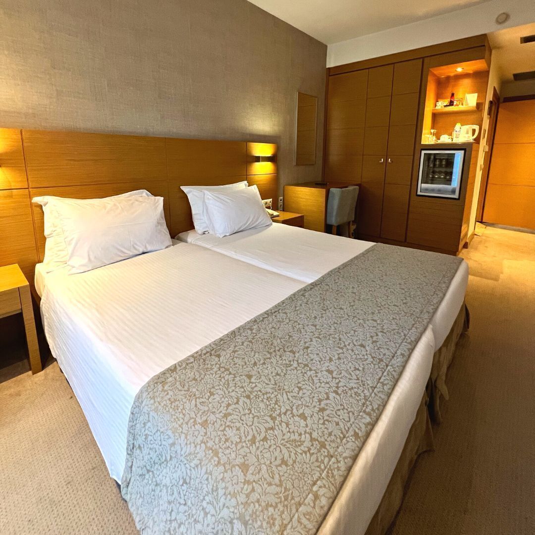 Ropa de cama hipoalergénica y minibar 