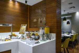Daily buffet breakfast for a fee