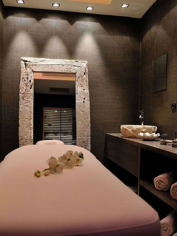 Body treatments, facials, 1 treatment room, massages