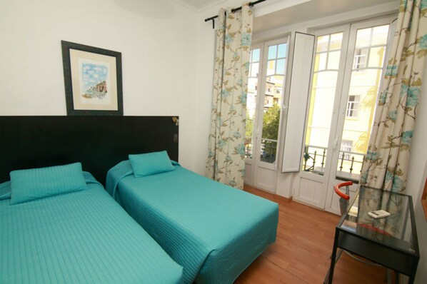 Double Room | Desk, iron/ironing board, cots/infant beds, rollaway beds