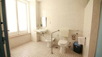 Double Room | Bathroom | Combined shower/tub, hair dryer, towels