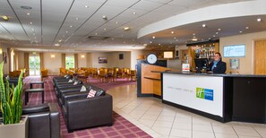 Reception - Holiday Inn Express Newcastle Gateshead by IHG (Newcastle-upon-Tyne)