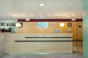 A hotel reception desk with a sign for Holiday Inn Express, a Priority Club sign, and a General Manager sign. - Holiday Inn Express Madrid-Alcorcón by IHG (Alcorcon)