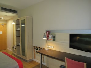 Desk, free cribs/infant beds, free WiFi, bed sheets