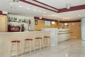 Lobby lounge - Holiday Inn Express Madrid-Alcorcón by IHG (Alcorcon)