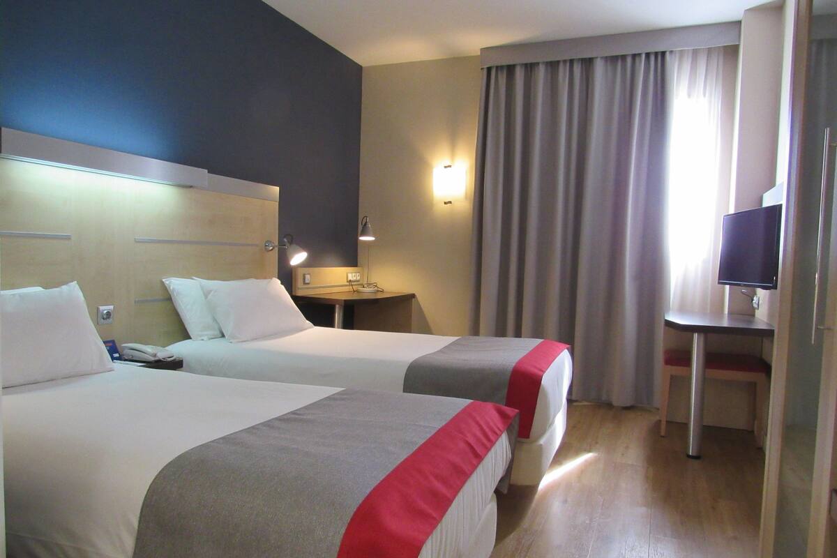 Standard Room, 2 Twin Beds (Free Breakfast) | Desk, cribs (free), WiFi (free), bed sheets