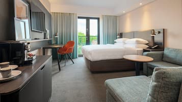Habitación estándar, 1 cama Queen size y sofá cama | Ropa de cama hipoalergénica y caja de seguridad en la habitación