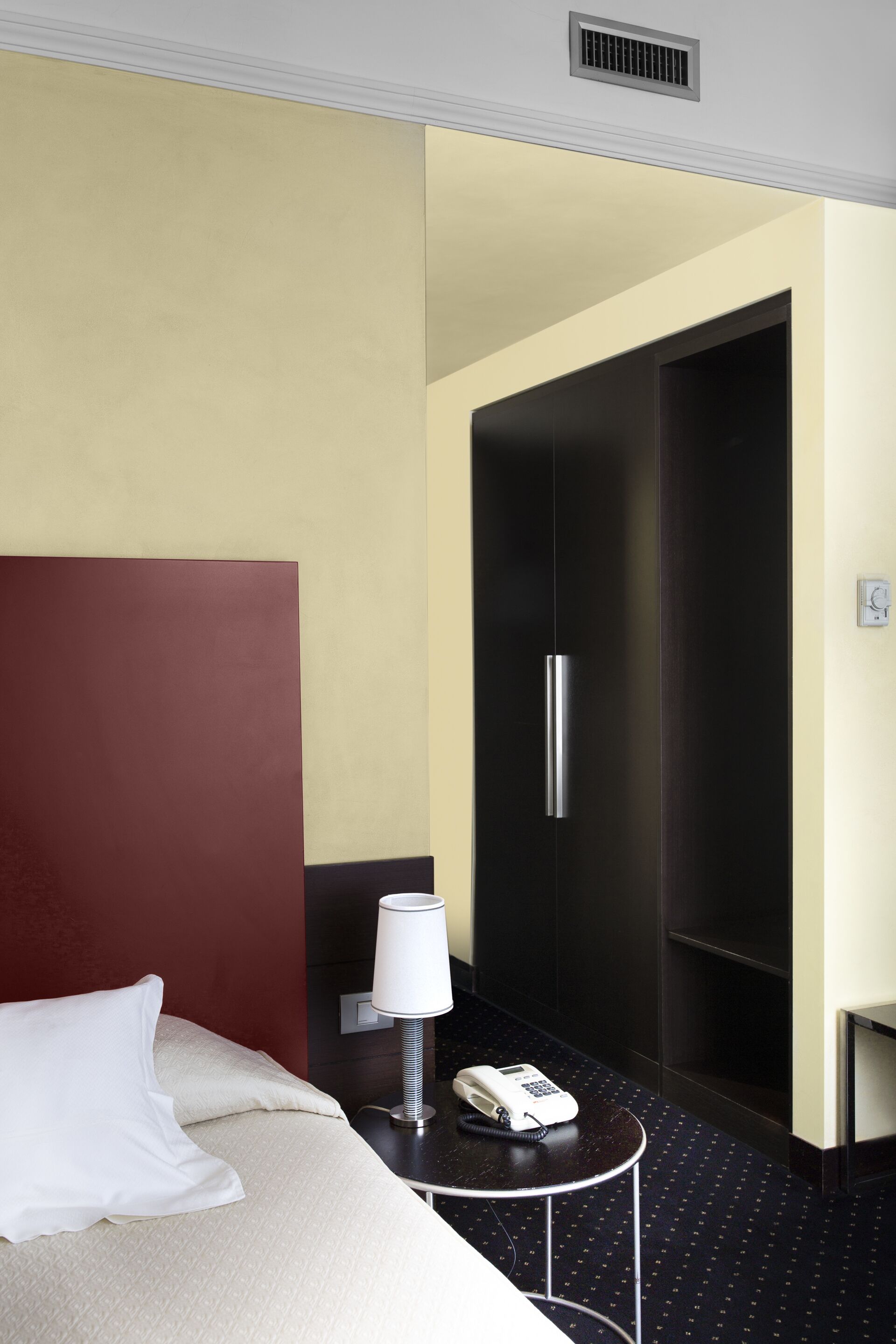 single room, 1 single bed | down duvets, minibar, in-room safe, desk