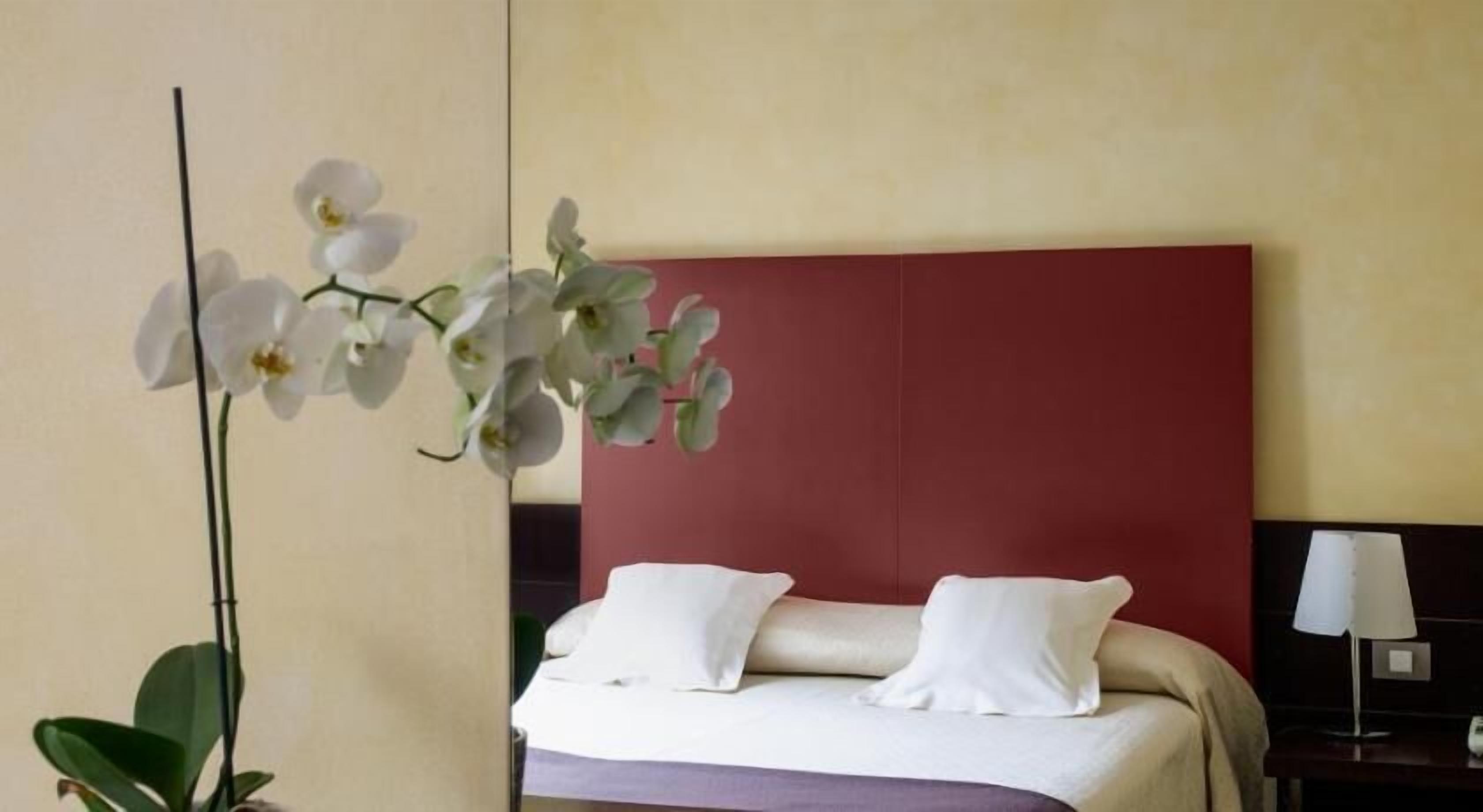 Πουπουλένια παπλώματα, μίνι μπαρ, χρηματοκιβώτιο στο δωμάτιο, γραφείο 