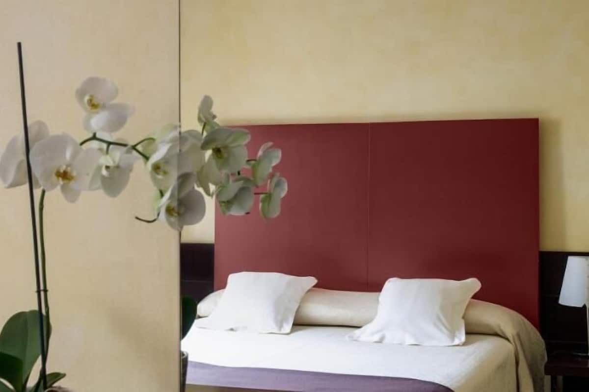 Daunenbettdecken, Minibar, Zimmersafe, Schreibtisch